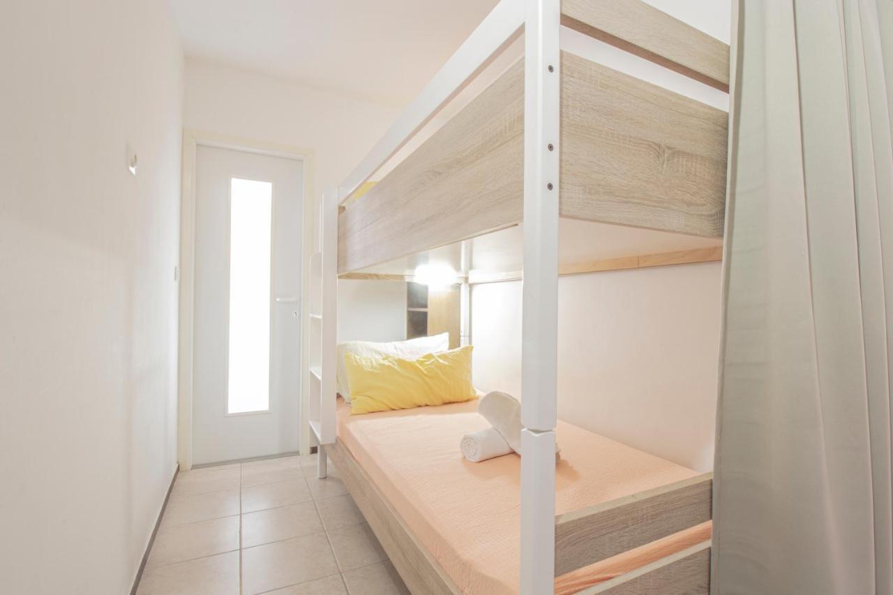 Galapagus Privat Beach & Boat Dock Daire Metajna Dış mekan fotoğraf