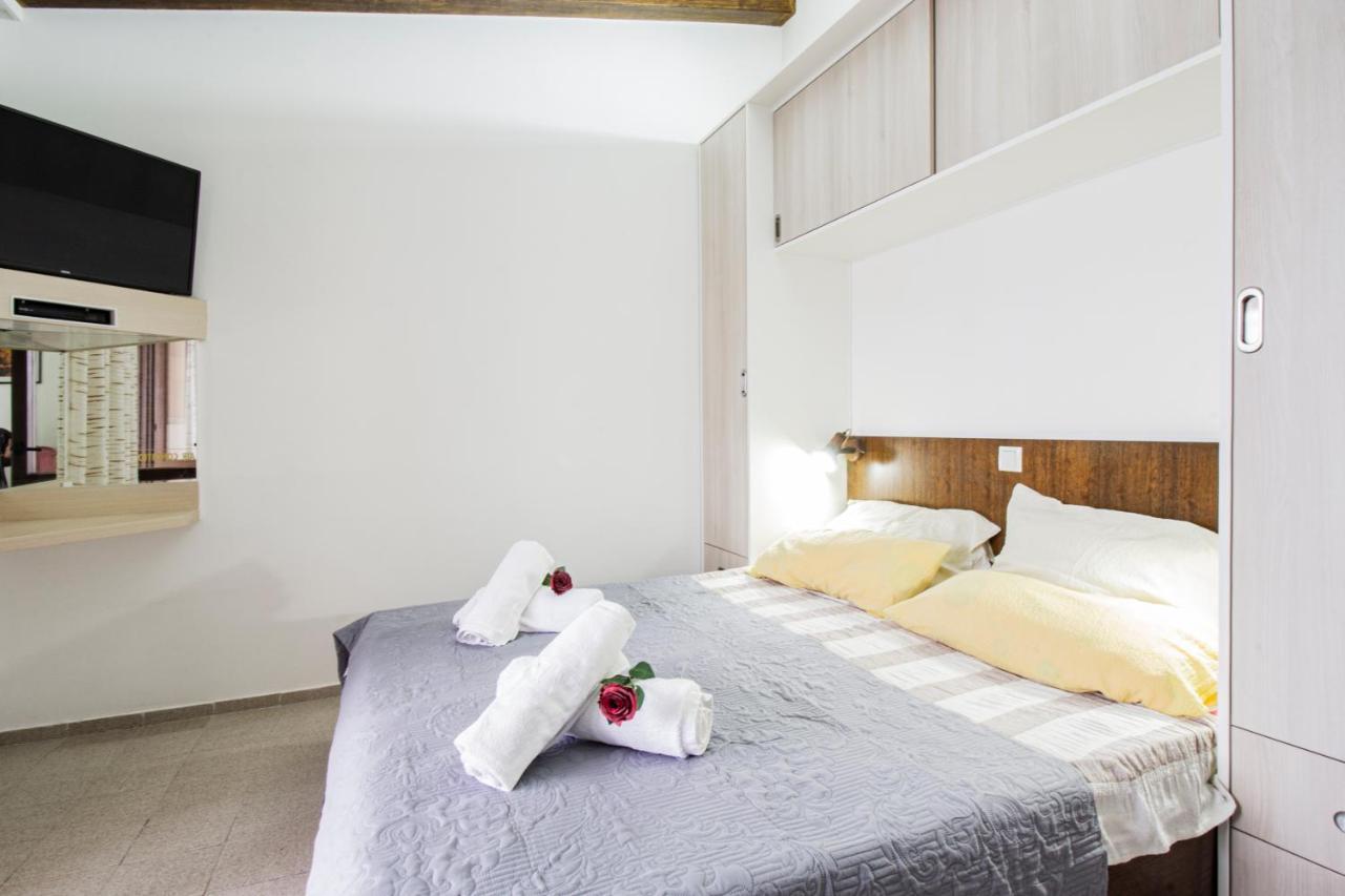 Galapagus Privat Beach & Boat Dock Daire Metajna Dış mekan fotoğraf
